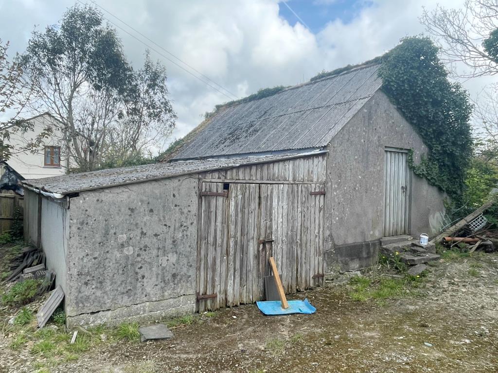 Lot: 58 - SITE WITH OUTLINE PLANNING APPROVAL - Exterior of buildings